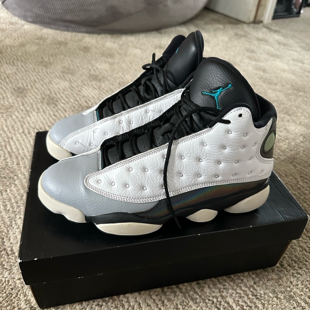 Jordan 13 Retro Barons hologram size 9